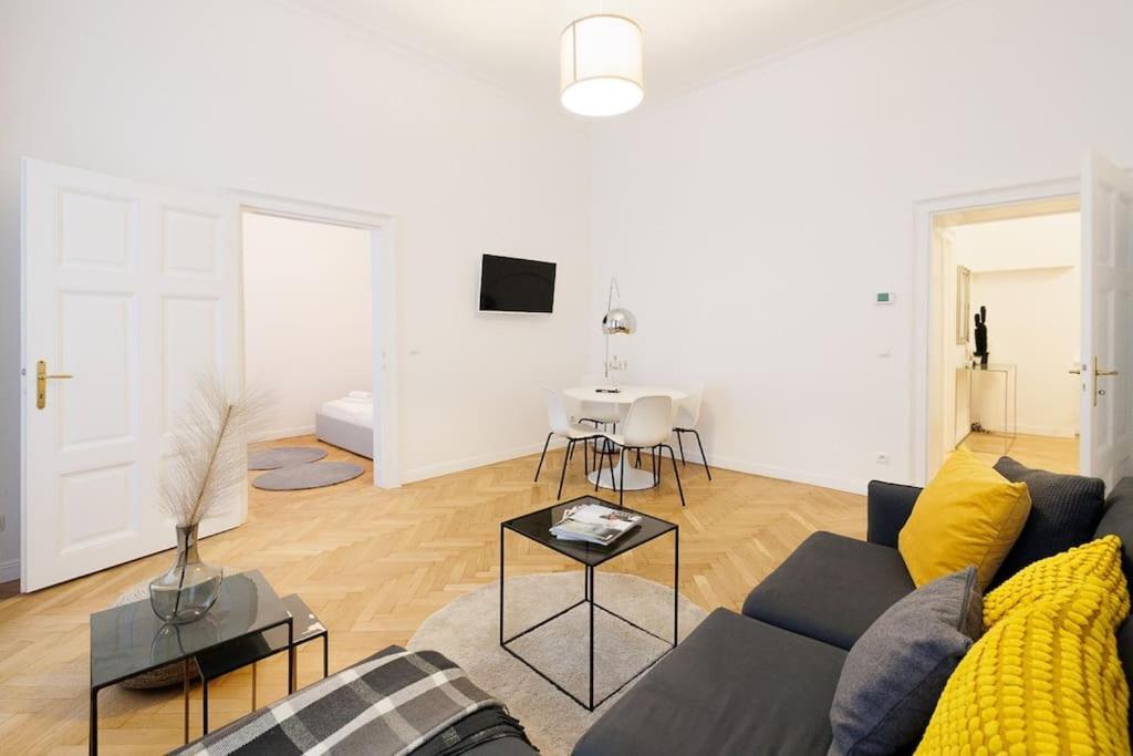 Franz 21 - Typical Viennese Apartment In The Heart Of Виена Екстериор снимка