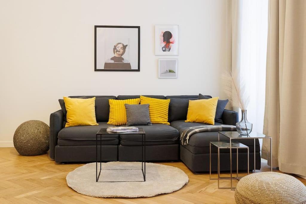 Franz 21 - Typical Viennese Apartment In The Heart Of Виена Екстериор снимка