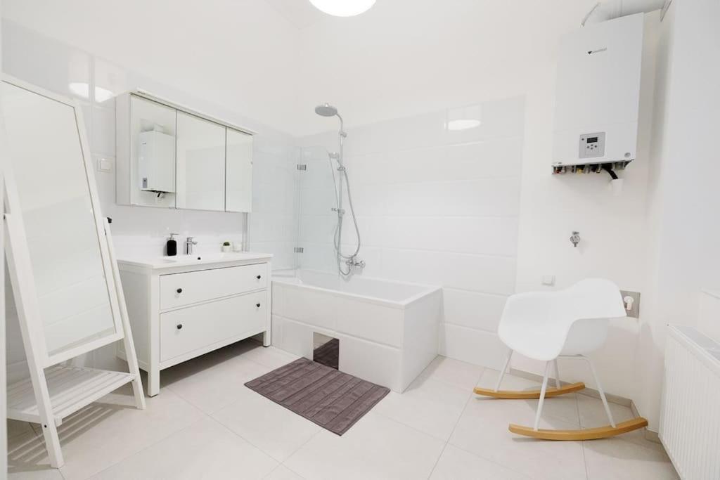 Franz 21 - Typical Viennese Apartment In The Heart Of Виена Екстериор снимка